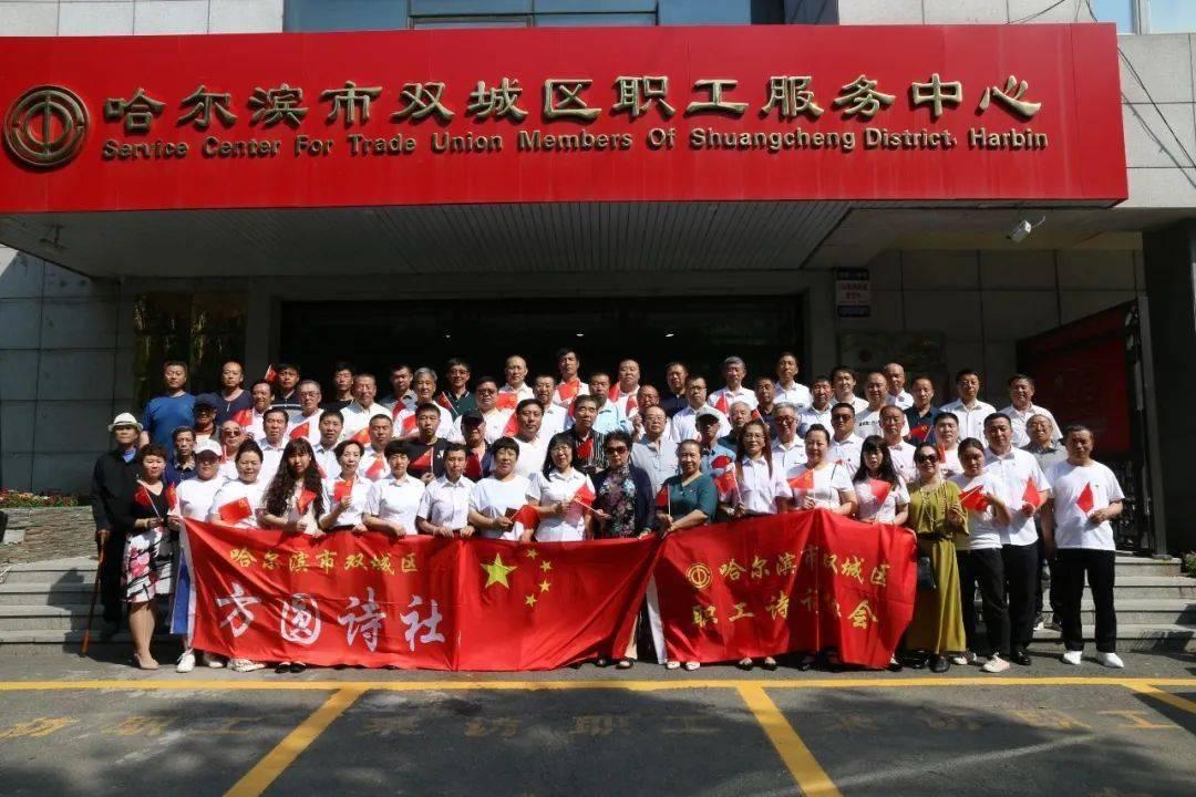 这个小男孩牵的是哪个小鸭子？游戏画面